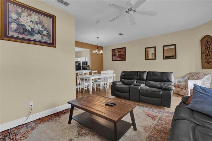 Image No.13-3 Bed Townhouse for sale