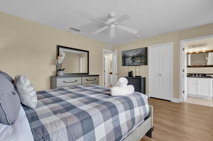 Image No.15-3 Bed Townhouse for sale