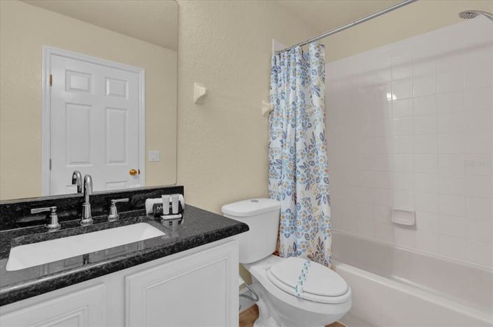 Image No.21-3 Bed Townhouse for sale