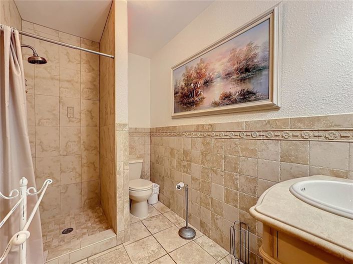 Image No.32-5 Bed Property for sale