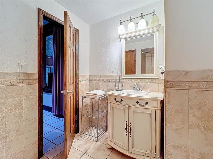 Image No.33-5 Bed Property for sale