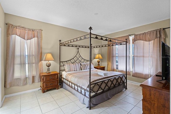 Image No.11-6 Bed Property for sale