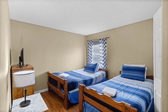 Image No.19-6 Bed Property for sale