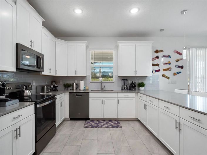 Image No.10-6 Bed Property for sale