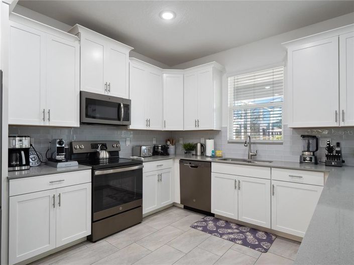 Image No.15-6 Bed Property for sale