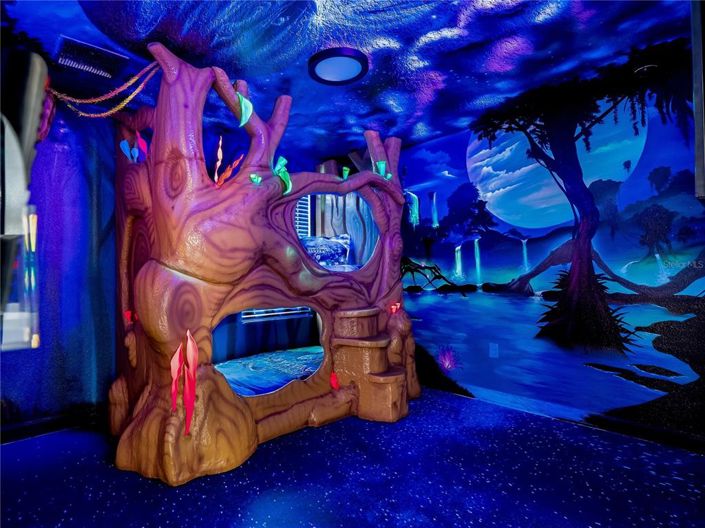 Image No.21-6 Bed Property for sale