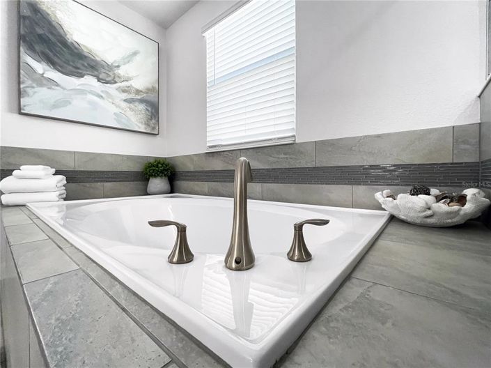 Image No.29-6 Bed Property for sale