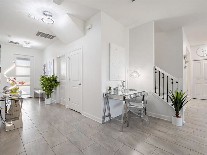 Image No.5-6 Bed Property for sale