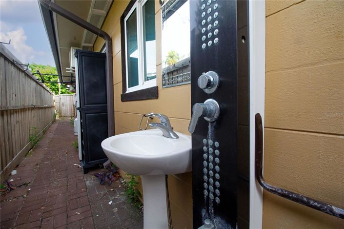 Image No.23-4 Bed Property for sale