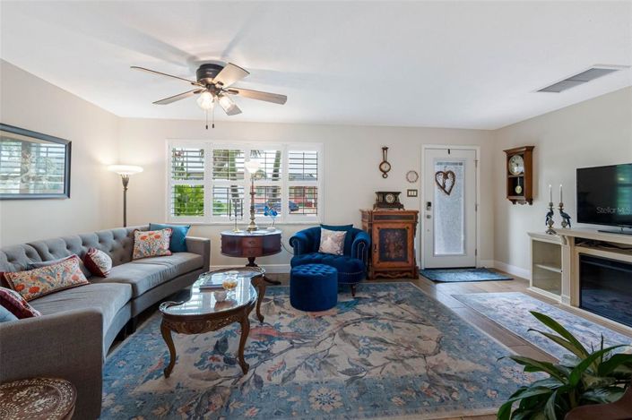 Image No.12-2 Bed Property for sale