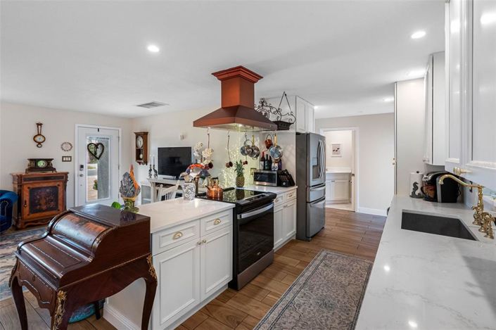 Image No.15-2 Bed Property for sale