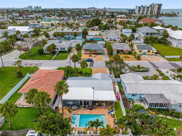 Image No.67-2 Bed Property for sale