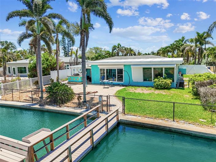 Image No.15-3 Bed Property for sale