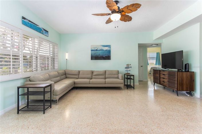 Image No.12-3 Bed Property for sale