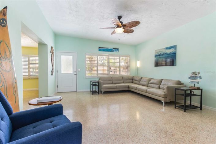 Image No.13-3 Bed Property for sale