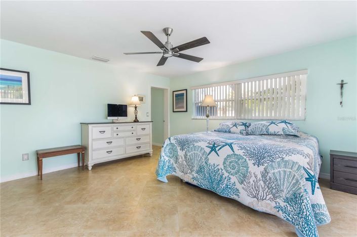 Image No.24-3 Bed Property for sale