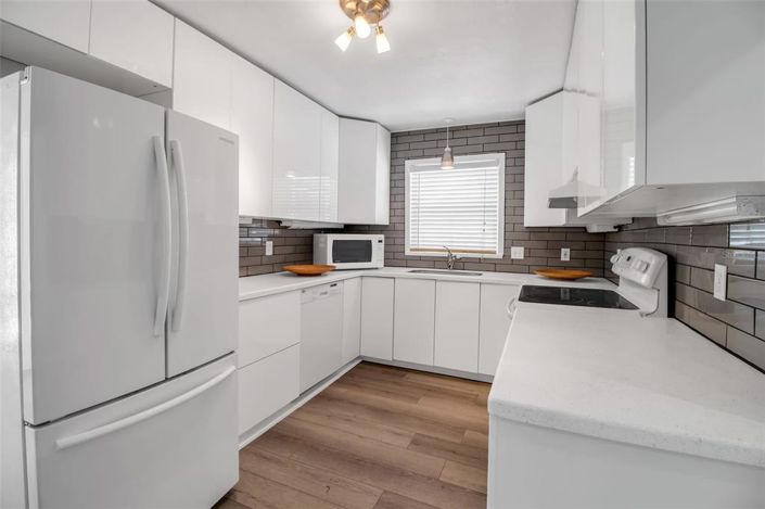 Image No.28-2 Bed Property for sale