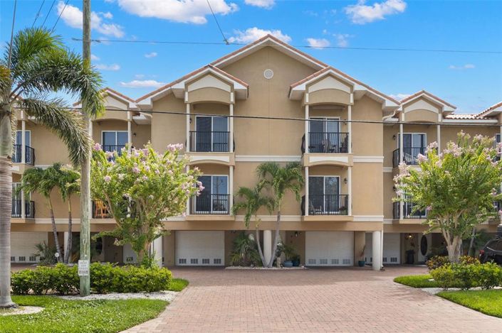 Image No.1-3 Bed Townhouse for sale