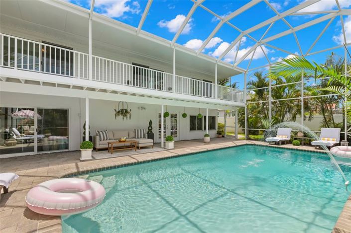 Image No.77-4 Bed Property for sale