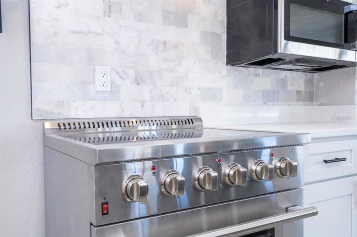 Image No.10-3 Bed Property for sale