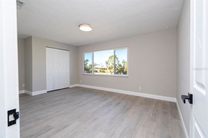 Image No.42-3 Bed Property for sale