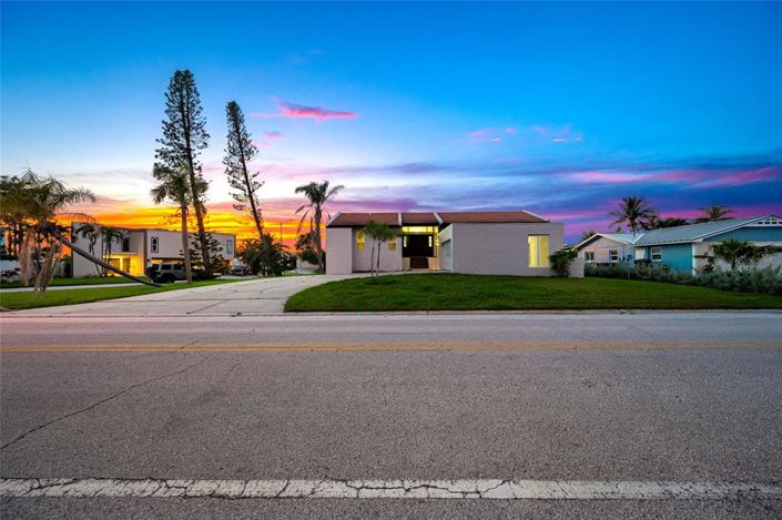 Image No.53-3 Bed Property for sale