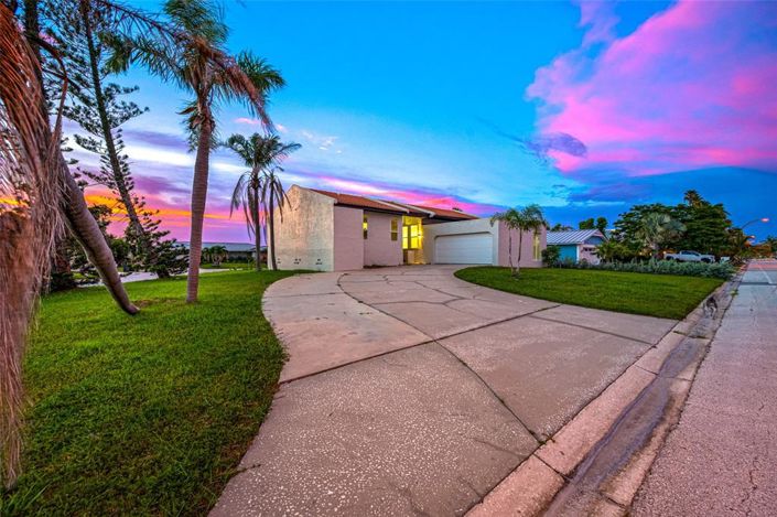 Image No.54-3 Bed Property for sale