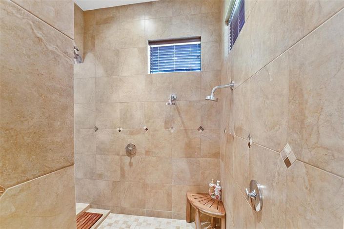 Image No.48-4 Bed Property for sale