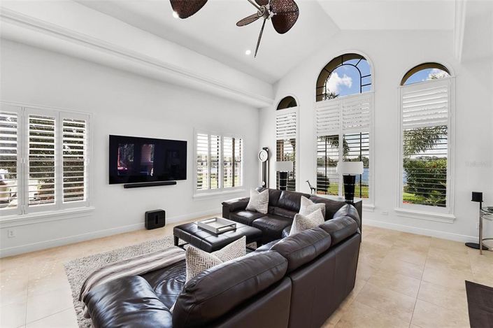 Image No.77-4 Bed Property for sale