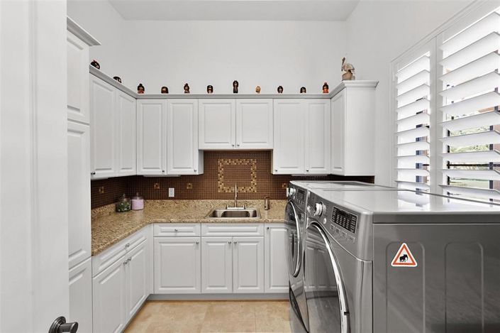 Image No.80-4 Bed Property for sale