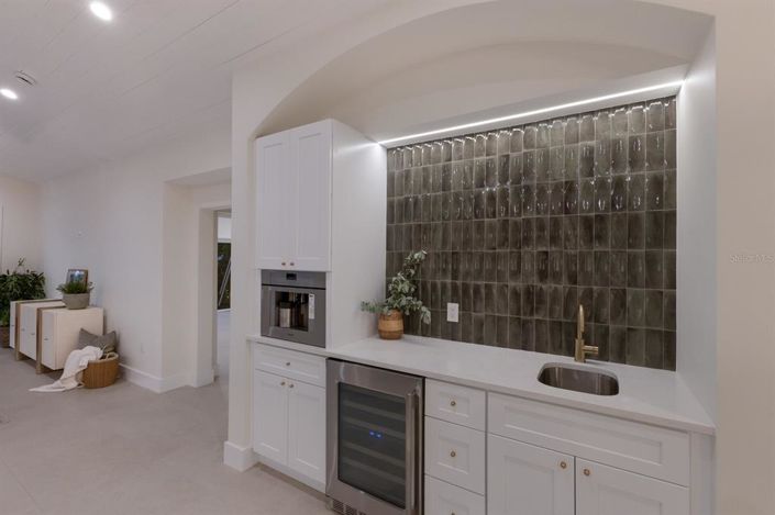 Image No.14-4 Bed Property for sale