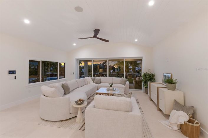 Image No.17-4 Bed Property for sale