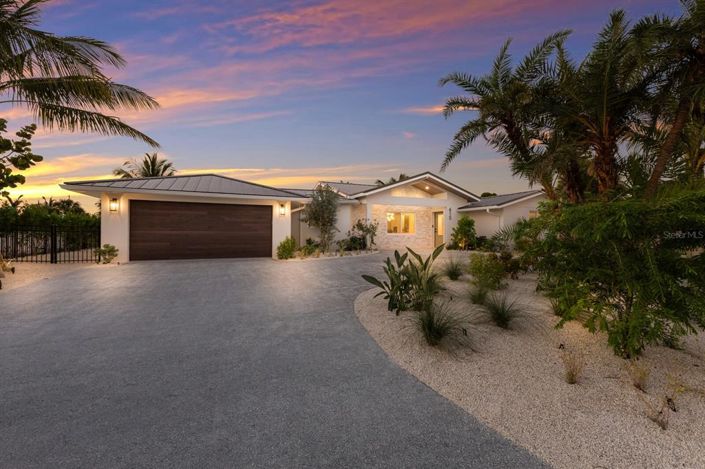 Image No.2-4 Bed Property for sale