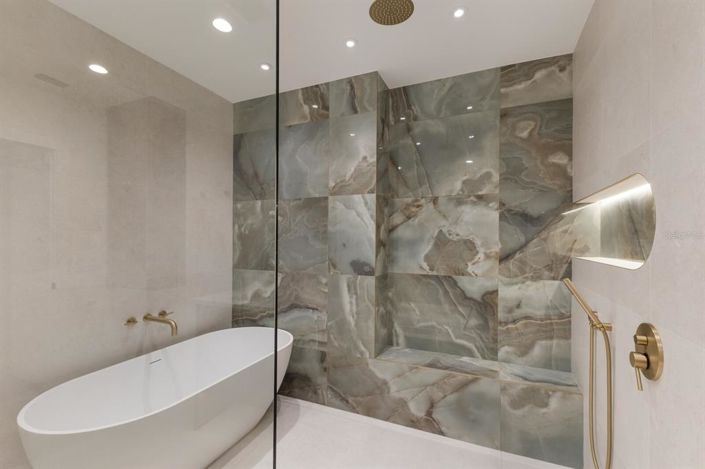 Image No.30-4 Bed Property for sale