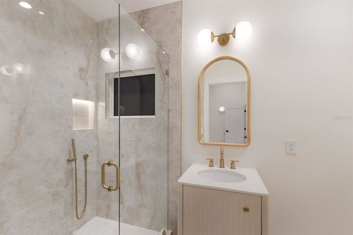 Image No.33-4 Bed Property for sale