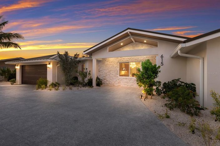 Image No.5-4 Bed Property for sale