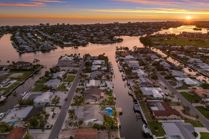 Image No.65-4 Bed Property for sale