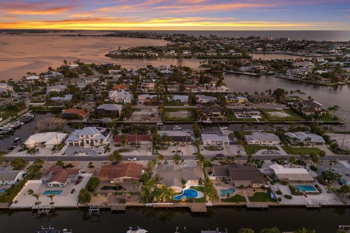 Image No.66-4 Bed Property for sale