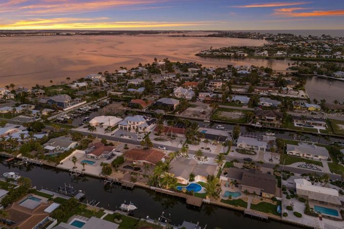 Image No.67-4 Bed Property for sale