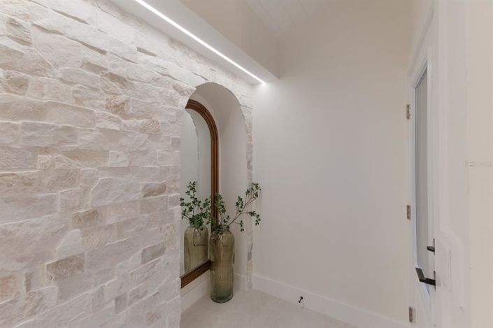 Image No.7-4 Bed Property for sale