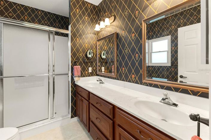 Image No.28-2 Bed Property for sale