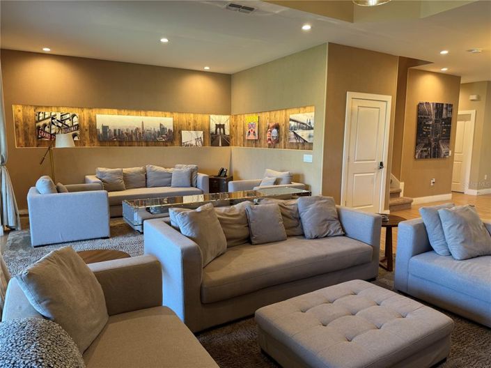 Image No.12-3 Bed Townhouse for sale