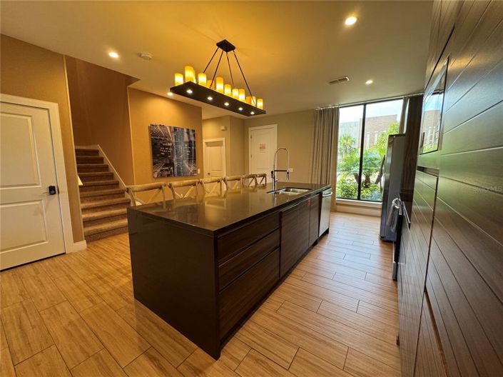 Image No.19-3 Bed Townhouse for sale