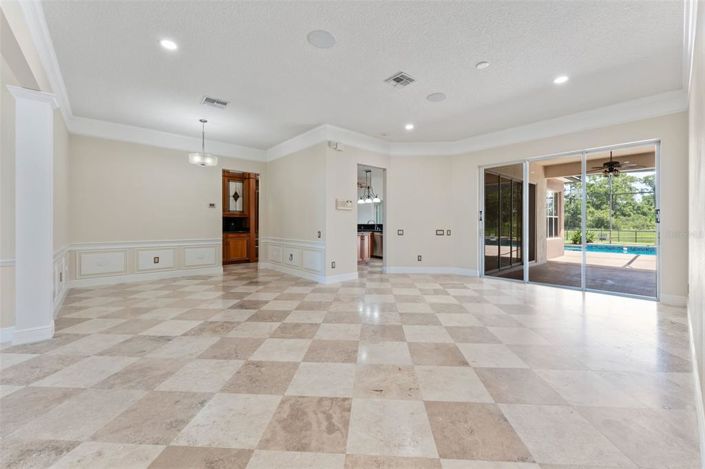 Image No.10-5 Bed Property for sale