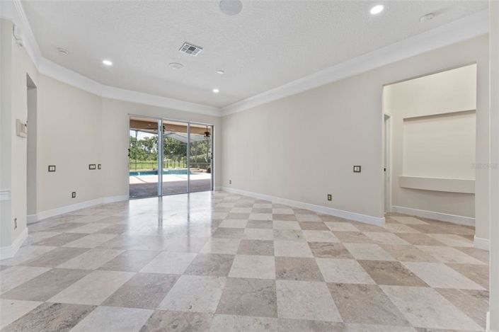 Image No.11-5 Bed Property for sale