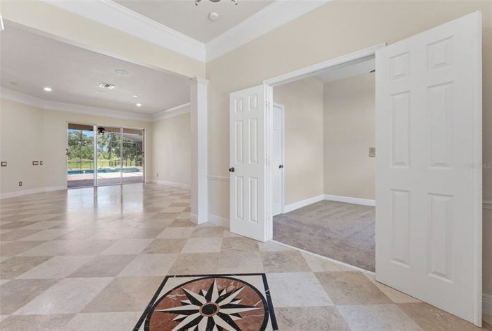 Image No.12-5 Bed Property for sale