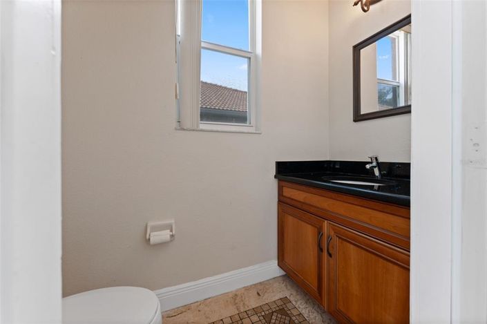 Image No.27-5 Bed Property for sale