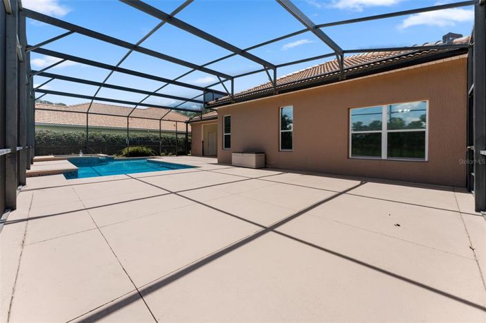 Image No.28-5 Bed Property for sale