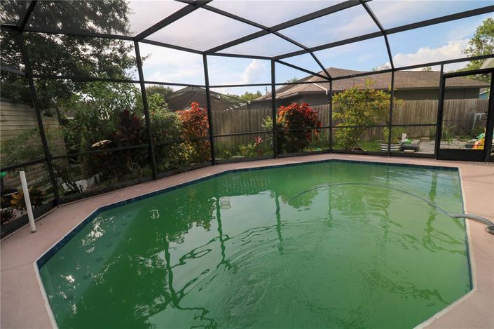 Image No.17-5 Bed Property for sale