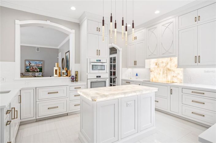 Image No.13-6 Bed Property for sale